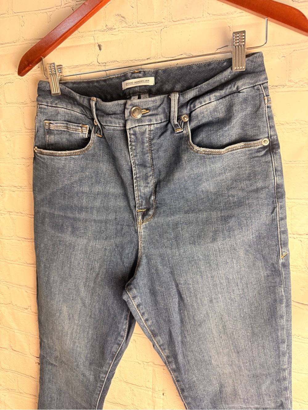 Good American Good Waist Slim Straight Mid Wash Jeans Size 12/31 - Picture 7 of 8